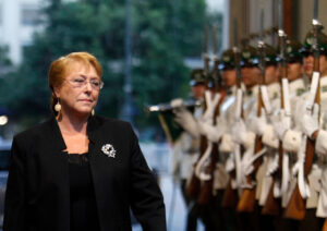 Michelle Bachelet retoma sus funciones en plena emergencia por aluviones