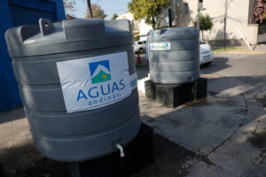 Aguas Andinas reconoce problemas de reposición de servicio en 8 comunas de la Región Metropolitana