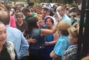 VIDEO | Vecinos de Quirihue reciben entre aplausos a la Presidenta Bachelet