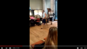 VIDEO | Hombre realizó la mejor protesta del mundo por la falta de luz en su casa