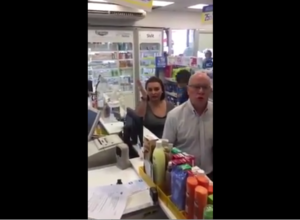 VIDEO | El indignante registro de discriminación en una farmacia: 