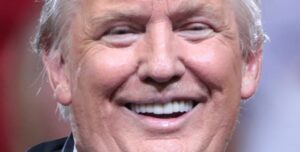 Psiquiatras alertan que situación mental de Trump le hace “incapaz de servir con seguridad como presidente”