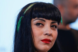 Mon Laferte revienta a la prensa festivalera: 