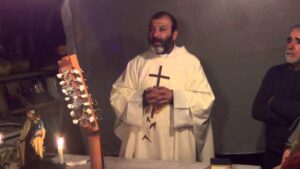 VIDEO | Sacerdote de Valparaíso le envió recado a empresarios y políticos: 
