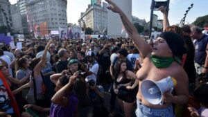 Parlamentarias UDI contra el tetazo: 