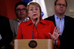 Estudio "Del Dicho al Hecho": Presidenta Bachelet ha cumplido el 48% de sus promesas en tres años