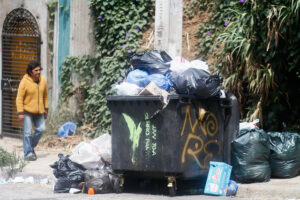 Abren sumario sanitario por basura en Valparaíso y alcalde Sharp se sincera