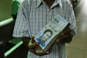 Incautan 25 toneladas de billetes venezolanos en Paraguay en casa de presunto comerciante de armas