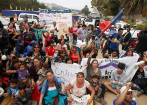 Sin luz, sin agua y con nula accesibilidad: así viven los vecinos del campamento Felipe Camiroaga