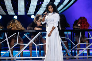 Participante cubana cambia la letra de su canción y desordena premiación en Viña 2017