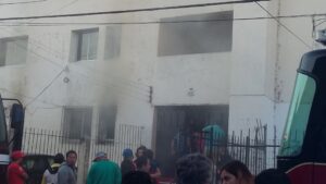 Incendio en Valparaíso revela asesinato: persona con 16 puñaladas estaba muerta y atada a una cama