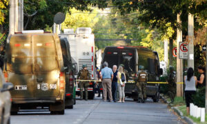 Ministerio Público busca ADN en bomba que enviaron a Landerretche