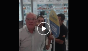 Segundo registro de ataque xenófobo en farmacia: Hombre también insultó