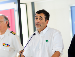 Menos politiqueo, más educación y fuera Cavieres