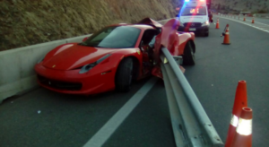 FOTOS | Abandonan Ferrari de 180 millones luego de chocarlo en Chicureo