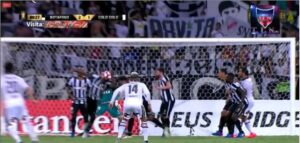 VIDEO | El claro penal no cobrado que pudo cambiar la suerte de Colo Colo en Rio de Janeiro