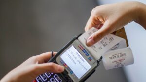 FNE indica que "monopolio" de Transbank requiere cambios profundos