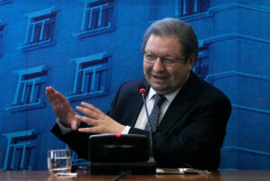 Nueva baja sorprende a equipo chileno de la demanda boliviana ante La Haya