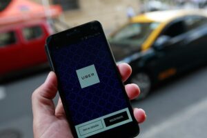 Insólito: conductor de Uber inventó secuestro y torturas para irse de carrete con sus amigos