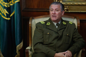 General Director admite "importante fraude fiscal" en Carabineros y da de baja a nueve oficiales