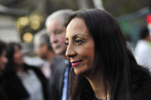 "¿Tiernos o tontos útiles del PC?": Cecilia Pérez en picada contra un "grupito" de la NM por funa a Piñera