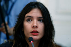 La defensa de Camila Vallejo a Cathy Barriga por ser presentada como "ex de Ronny Dance"