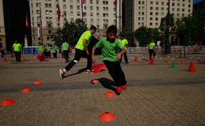 Gobierno entregará pulseras inteligentes a escolares para monitorear su actividad física