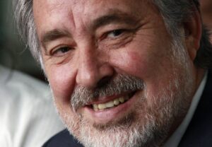 Guillier arremete contra Piñera: “Sabemos de su amor compulsivo a las finanzas”