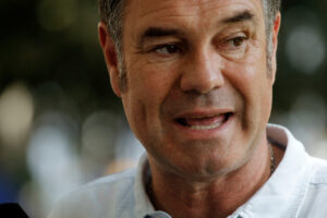 Manuel José Ossandón se pone “buena onda” y evalúa proclamación a la misma hora que Sebastián Piñera