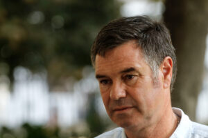 Manuel José Ossandón es tildado de "monigote de la izquierda" por diputado RN tras críticas a Piñera