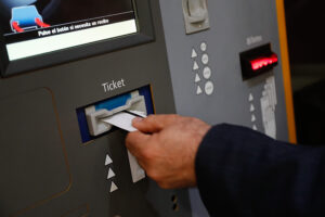 Abuso de joyería: Empresa de estacionamientos inventó ley para engañar a clientes