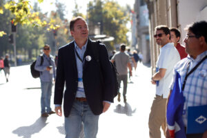 Vicepresidente de la DC duda del 'domicilio político' de Guillier: "Muchas veces hace gestos al Frente Amplio"