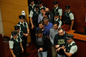 Tribunal estima “ilegal” detención de ex carabineros indagados por millonario fraude: quedaron en libertad