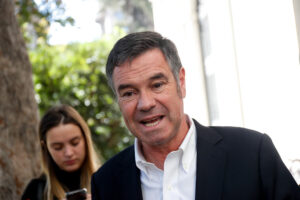 Manuel José Ossandón recoge el guante tras desafío presidencial lanzado por Leonardo Farkas