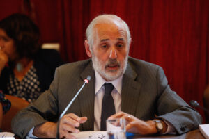 Fiscal Nacional tilda de "error" libertad de carabineros indagados por fraude y responde a críticas de Fernández