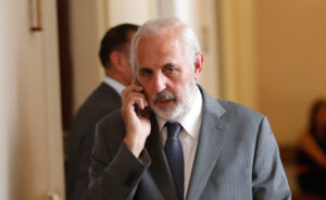 Duro round de Abbott y El Mercurio: 