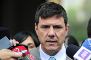 La respuesta de Gómez-Lobo tras "salvarse" de interpelación de la UDI con su renuncia