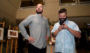 Boric y Jackson se unen a campaña mundial y transparentan sus declaraciones de impuestos