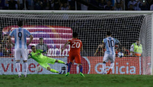 VIDEO | Argentina gana con un penalcito y pidiendo la hora a la Roja de Pizzi