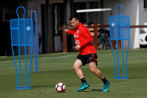 VIDEO | Gary Medel anuncia acciones legales contra CHV por esta nota sobre sus hijos
