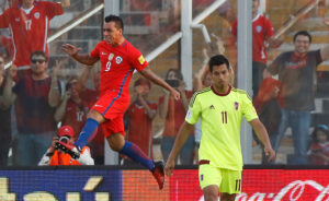 VIDEOS | Genio y figura: Esteban Paredes acerca a Chile a Rusia 2018 con un doblete ante Venezuela