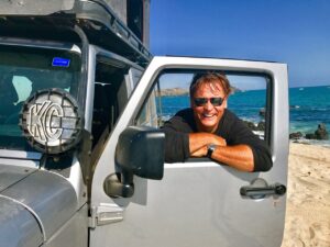 Amaro Gómez-Pablo le da duro al Gobierno por expulsión masiva de inmigrantes