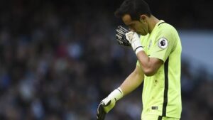 Respira, Pizzi: Claudio Bravo sufrió desgarro y estará solo tres semanas fuera de las canchas