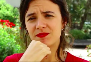 VIDEO | “¿Andai con la regla?”: Camila Vallejo y Karol Cariola recrean frases típicas del machismo chileno