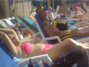 Viceministra peruana fue destituida por tomar sol en bikini durante inundaciones