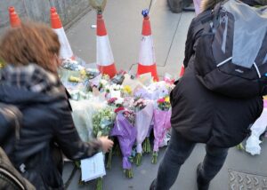 Disparan a sujeto que atacó con cuchillo a policía en Cámara de los Comunes en Londres
