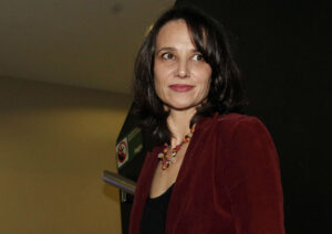 El llamado de antención de Aline Kuppenheim a los que lloran a los artistas chilenos cuando mueren