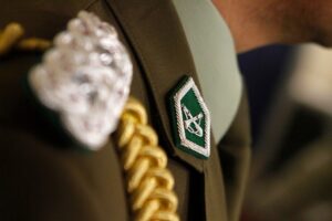Detienen a 15 Carabineros que estarían involucrados en millonario fraude