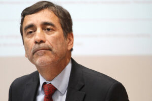 Director de Conaf descarta renuncia: "Este es un cargo de confianza"