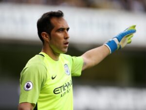 VIDEO | También hizo lo suyo: la jugada de Claudio Bravo a Alexis Sánchez que sacó aplausos entre los hinchas